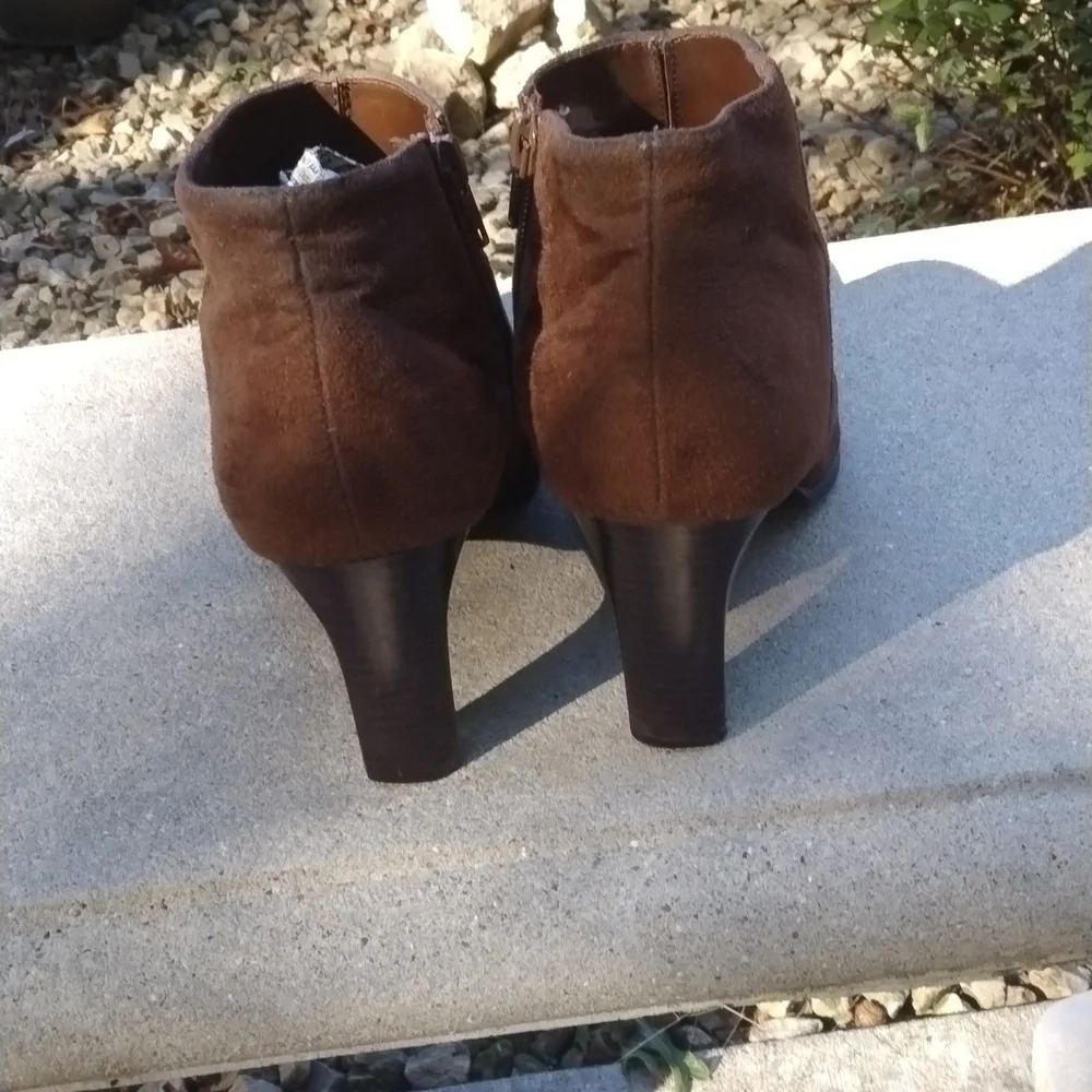 Splash Brown Suede Ankle Fashion Boots, size 7.5-8